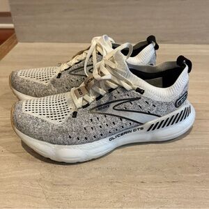 Brooks Glycerin Stealthfit GTS 20 women’s shoes size 6.5. Excellent!
